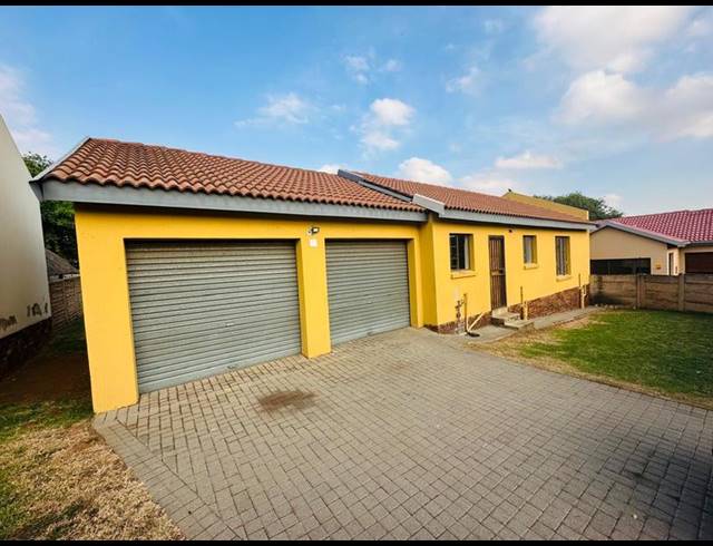 3 BEDROOM HOUSE FOR SALE IN ALBEMARLE